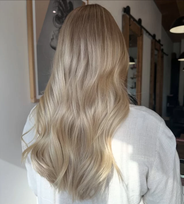 Low maintenance honey blonde by Jayde #honeyblonde #naturalblonde #lowmaintenancehair #livedincolour
