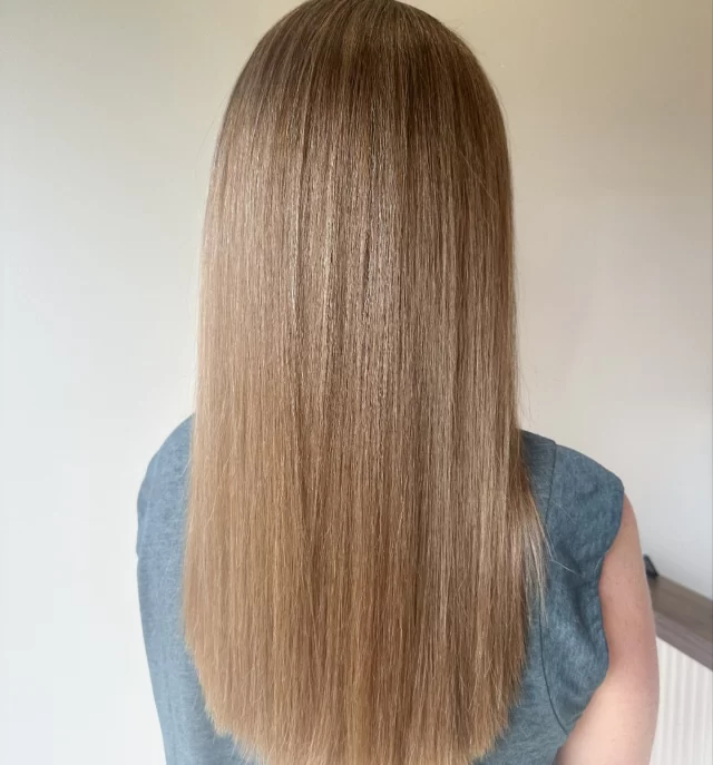 Biscuit Blonde by Chantelle for @kylieopperman #naturalblonde #biscuitblonde #goldcoastsalon #goodcoastcolourist #miamigoldcoast